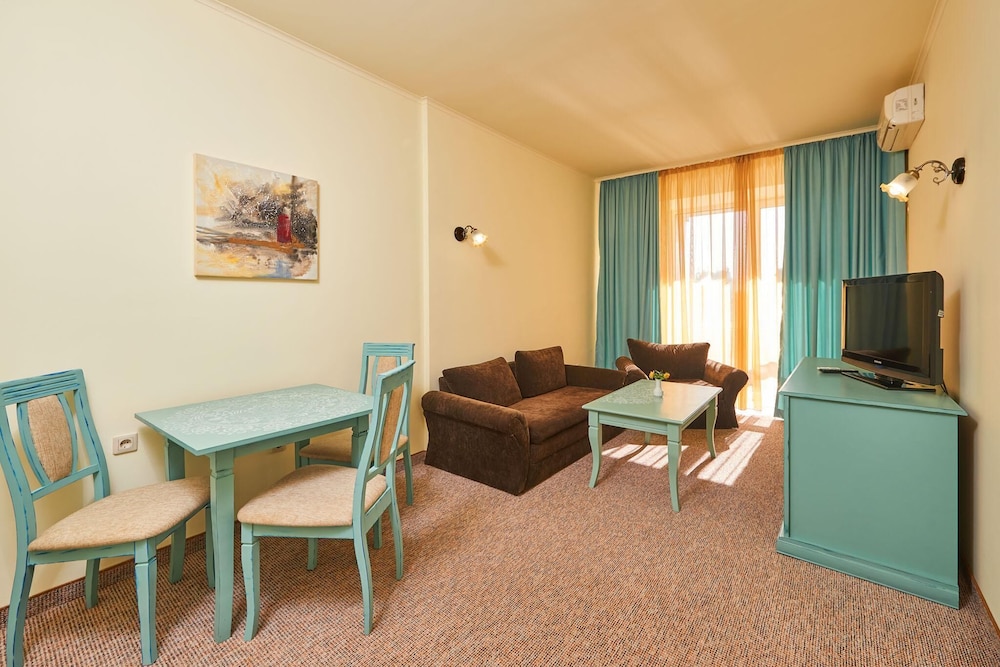 Hotel Festa Pomorie Resort — Hotel rooms in Pomorie, Burgas Region