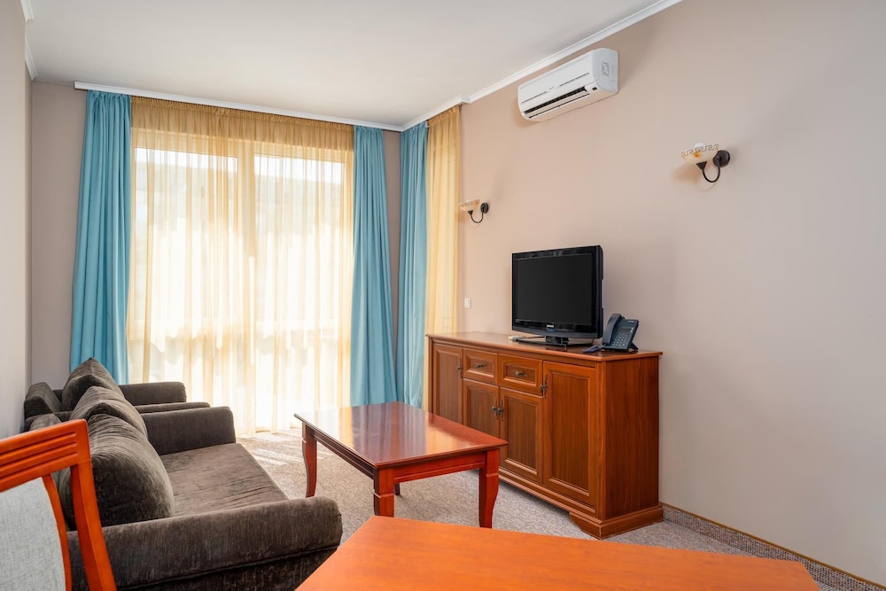 Hotel Festa Pomorie Resort — Hotel rooms in Pomorie, Burgas Region