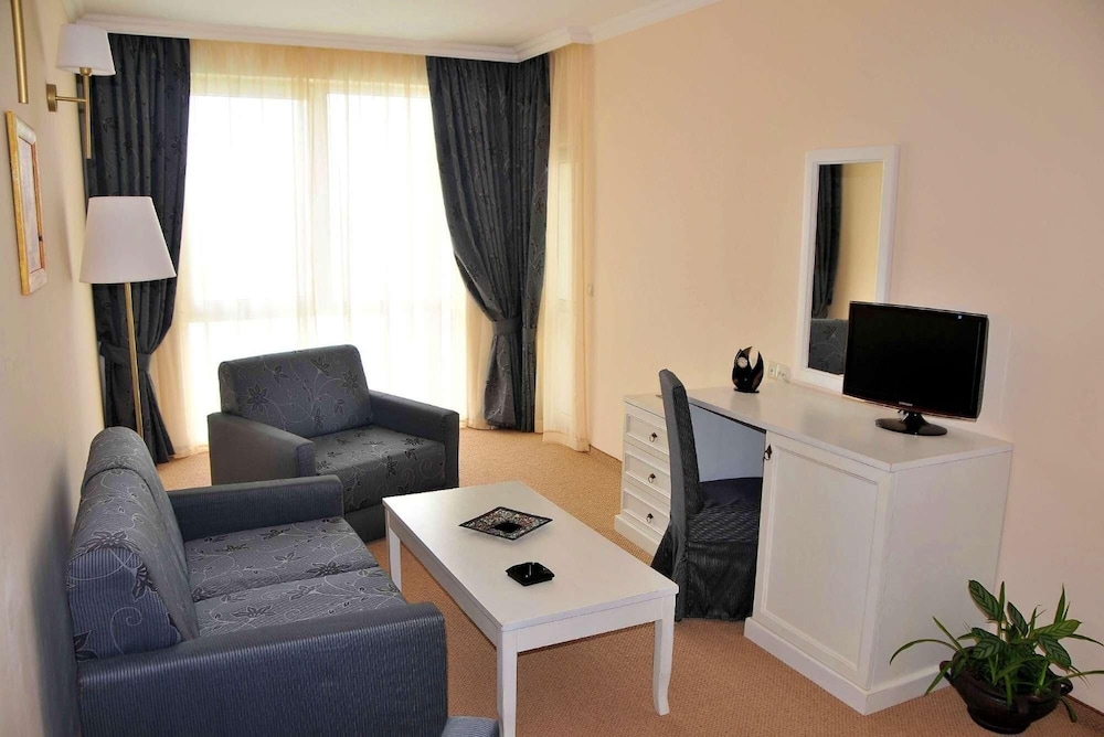 Hotel Festa Pomorie Resort — Hotel rooms in Pomorie, Burgas Region