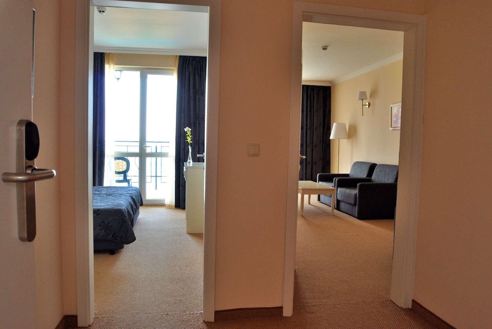 Hotel Festa Pomorie Resort — Hotel rooms in Pomorie, Burgas Region