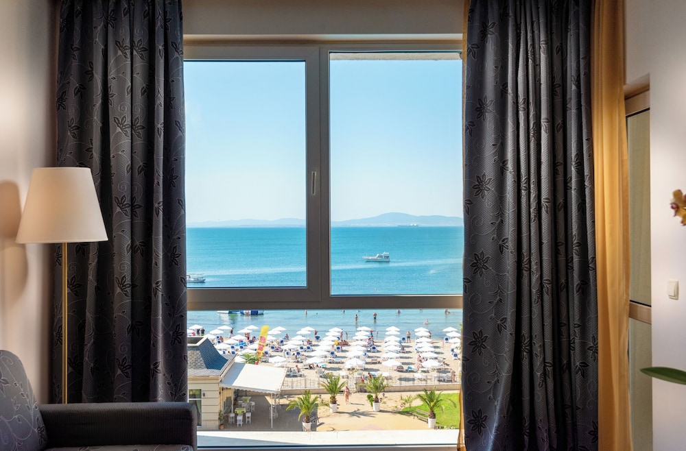 Hotel Festa Pomorie Resort — Hotel rooms in Pomorie, Burgas Region