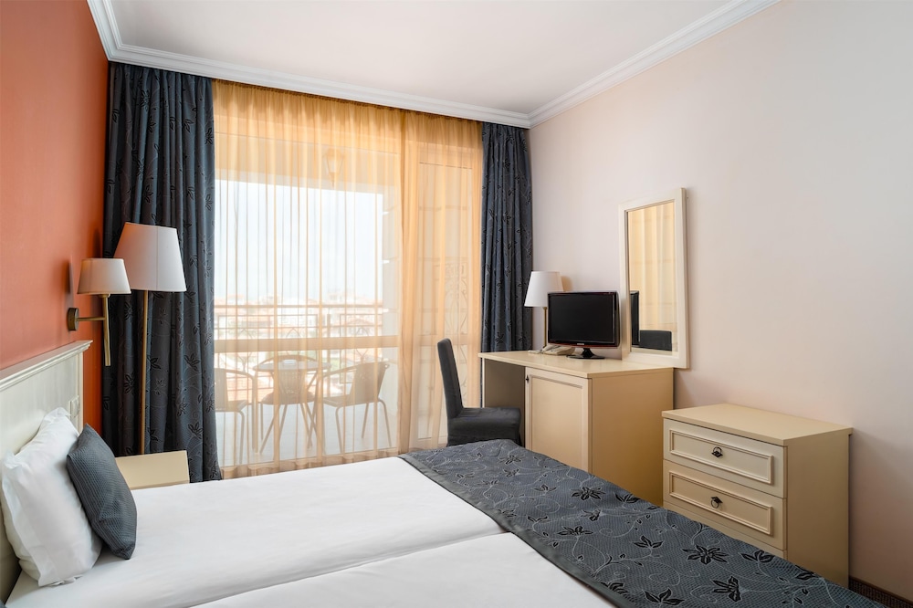 Hotel Festa Pomorie Resort — Hotel rooms in Pomorie, Burgas Region