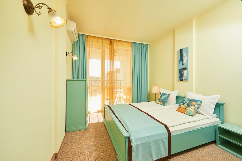 Hotel Festa Pomorie Resort — Hotel rooms in Pomorie, Burgas Region