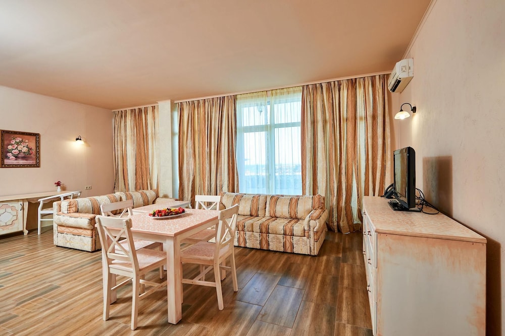 Hotel Festa Pomorie Resort — Hotel rooms in Pomorie, Burgas Region
