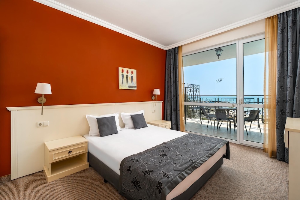 Hotel Festa Pomorie Resort — Hotel rooms in Pomorie, Burgas Region