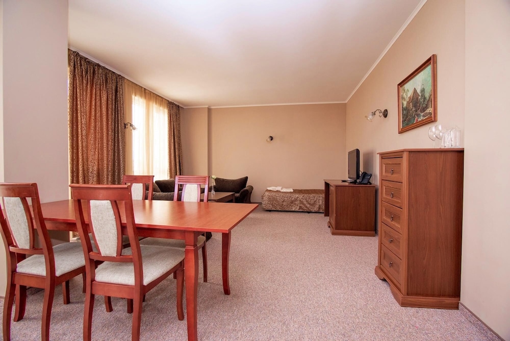 Hotel Festa Pomorie Resort — Hotel rooms in Pomorie, Burgas Region