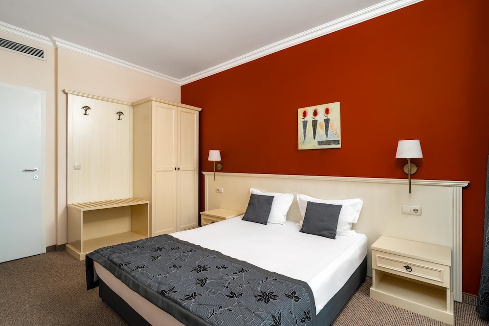 Hotel Festa Pomorie Resort — Hotel rooms in Pomorie, Burgas Region
