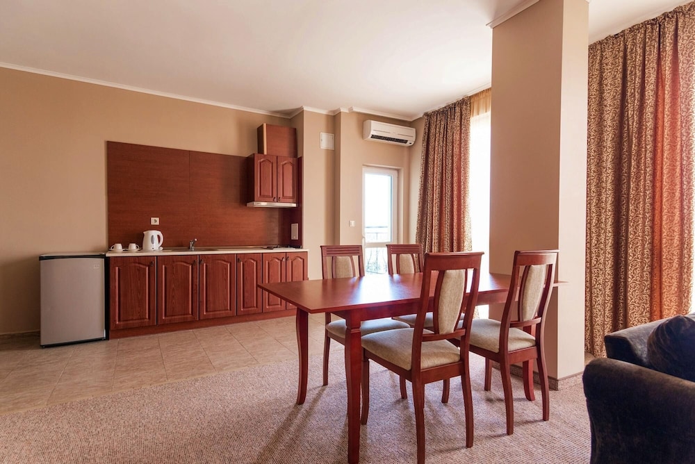 Hotel Festa Pomorie Resort — Hotel rooms in Pomorie, Burgas Region