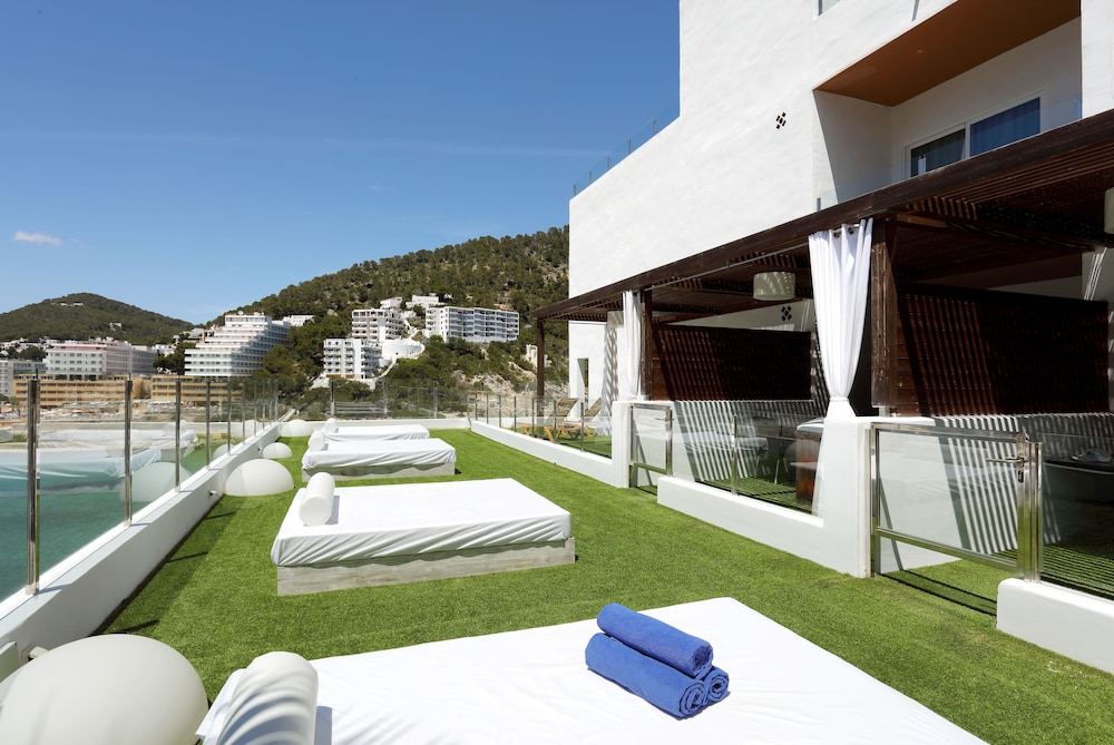 Palladium Hotel Cala Llonga - Adults Only — Hotel building in Santa Eulalia, Balearic Islands