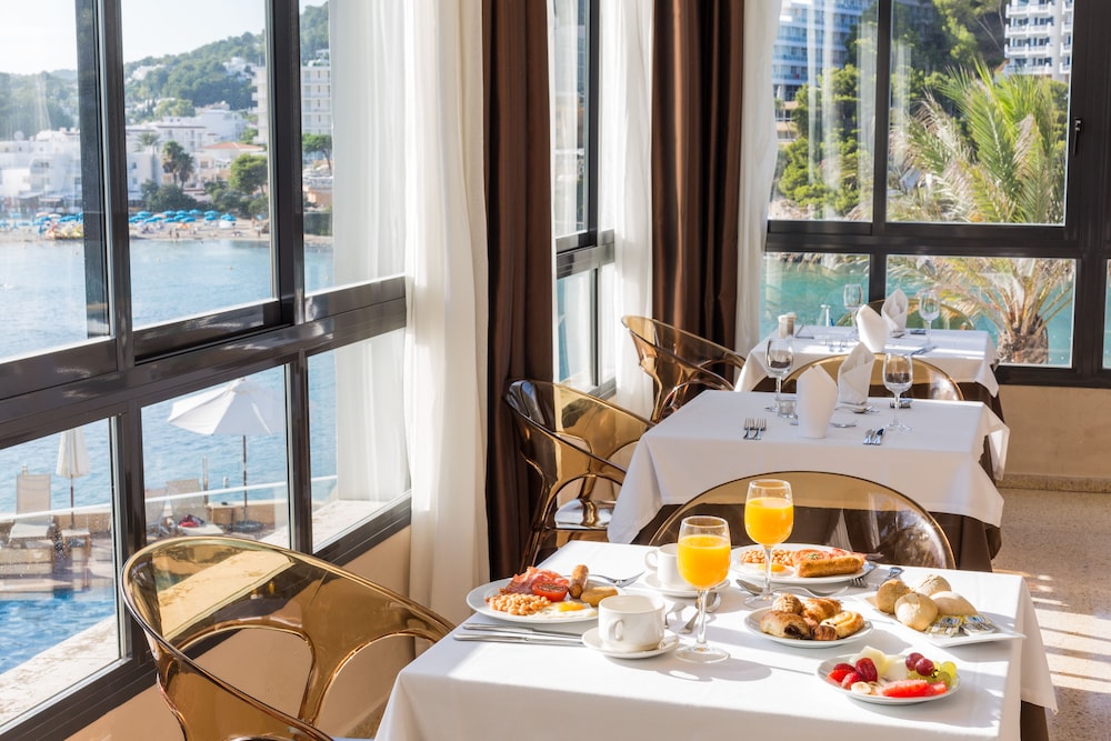 Palladium Hotel Cala Llonga - Adults Only — Restaurant & bars in Santa Eulalia, Balearic Islands
