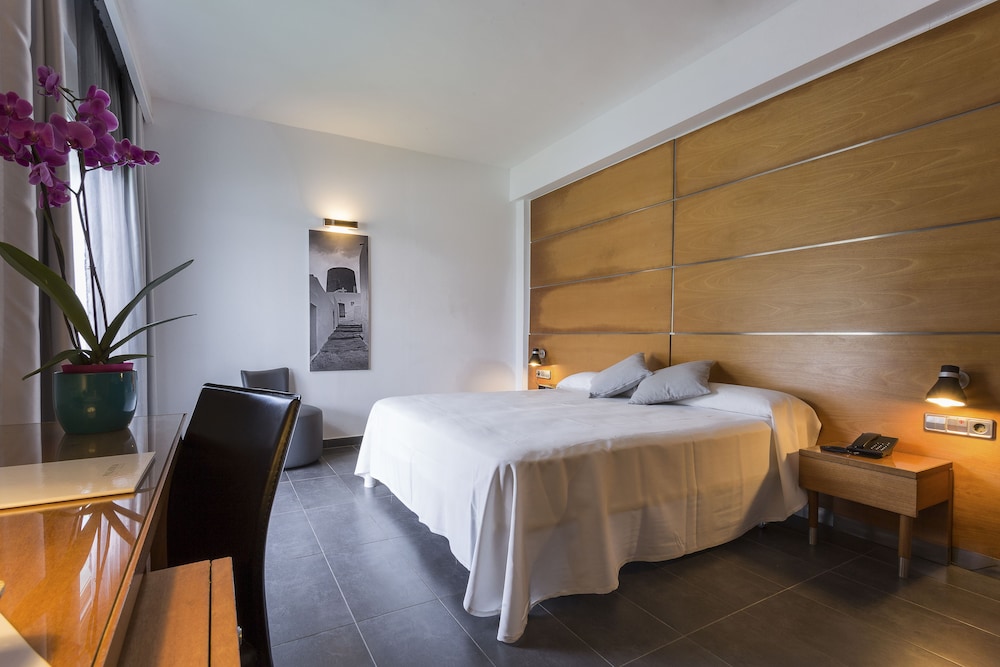 Palladium Hotel Cala Llonga - Adults Only — Hotel rooms in Santa Eulalia, Balearic Islands