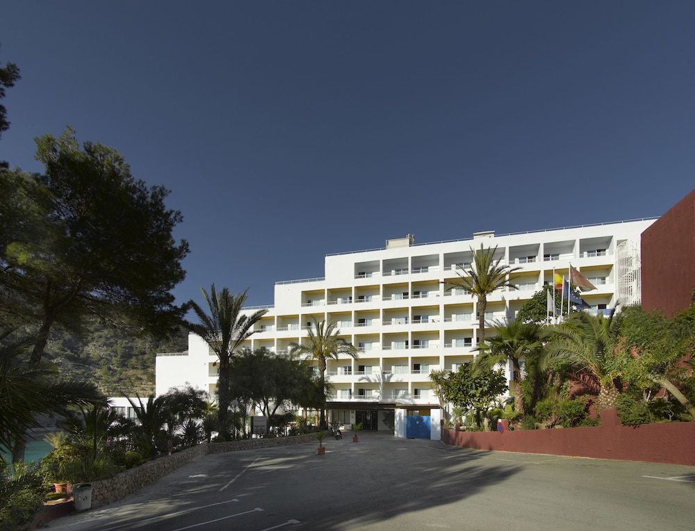 Palladium Hotel Cala Llonga - Adults Only — Hotel building in Santa Eulalia, Balearic Islands
