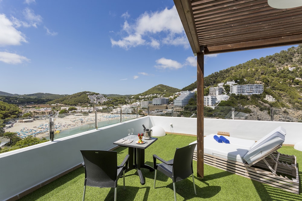 Palladium Hotel Cala Llonga - Adults Only — Hotel rooms in Santa Eulalia, Balearic Islands