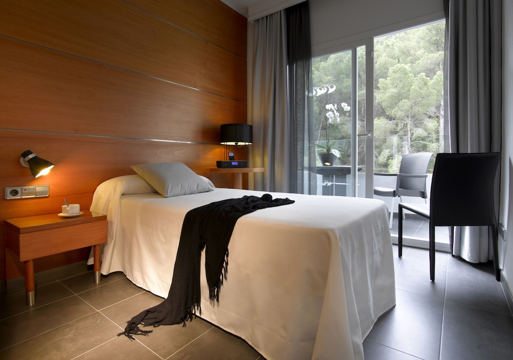 Palladium Hotel Cala Llonga - Adults Only — Hotel rooms in Santa Eulalia, Balearic Islands
