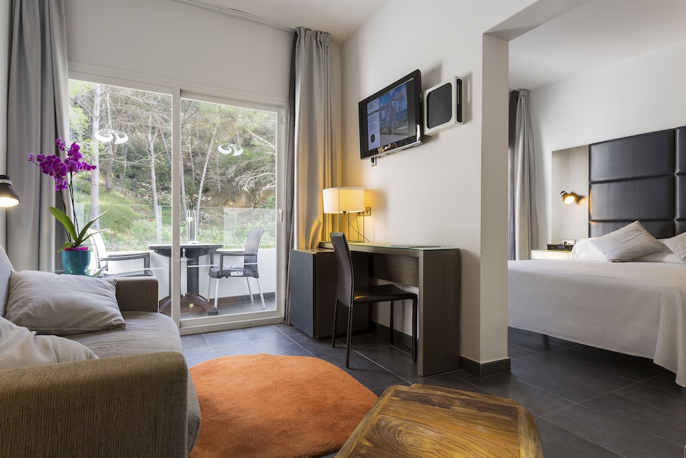 Palladium Hotel Cala Llonga - Adults Only — Hotel rooms in Santa Eulalia, Balearic Islands