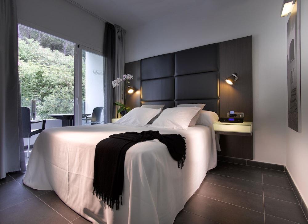 Palladium Hotel Cala Llonga - Adults Only — Hotel rooms in Santa Eulalia, Balearic Islands