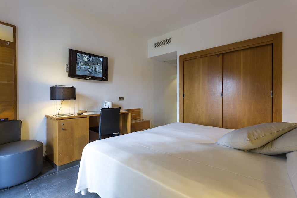 Palladium Hotel Cala Llonga - Adults Only — Hotel rooms in Santa Eulalia, Balearic Islands