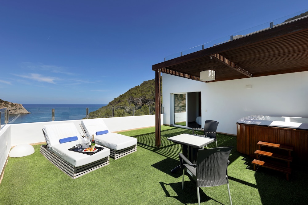 Palladium Hotel Cala Llonga - Adults Only — Hotel rooms in Santa Eulalia, Balearic Islands