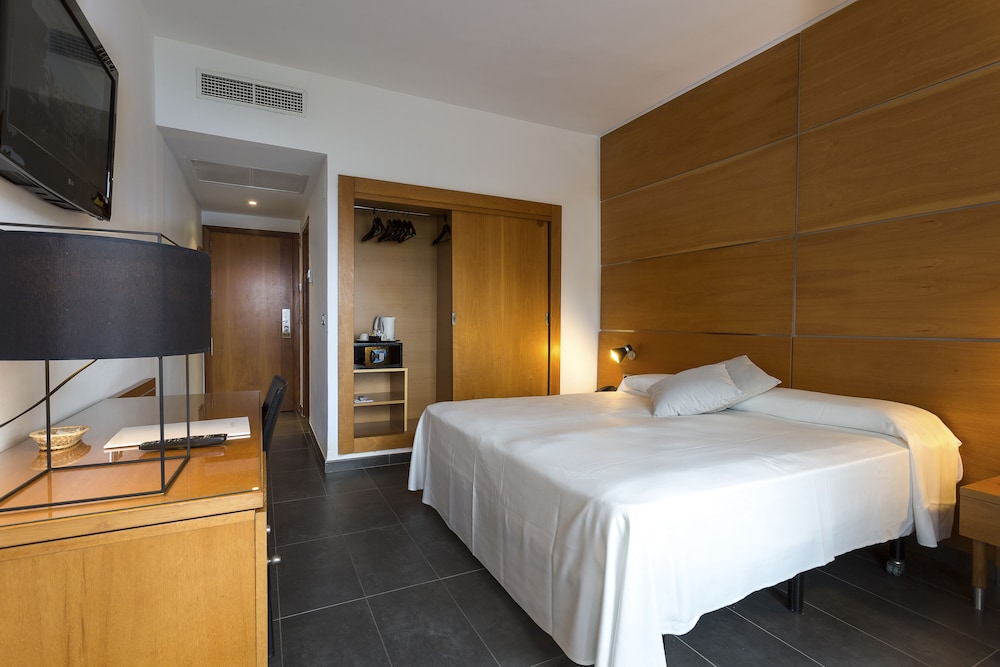 Palladium Hotel Cala Llonga - Adults Only — Hotel rooms in Santa Eulalia, Balearic Islands
