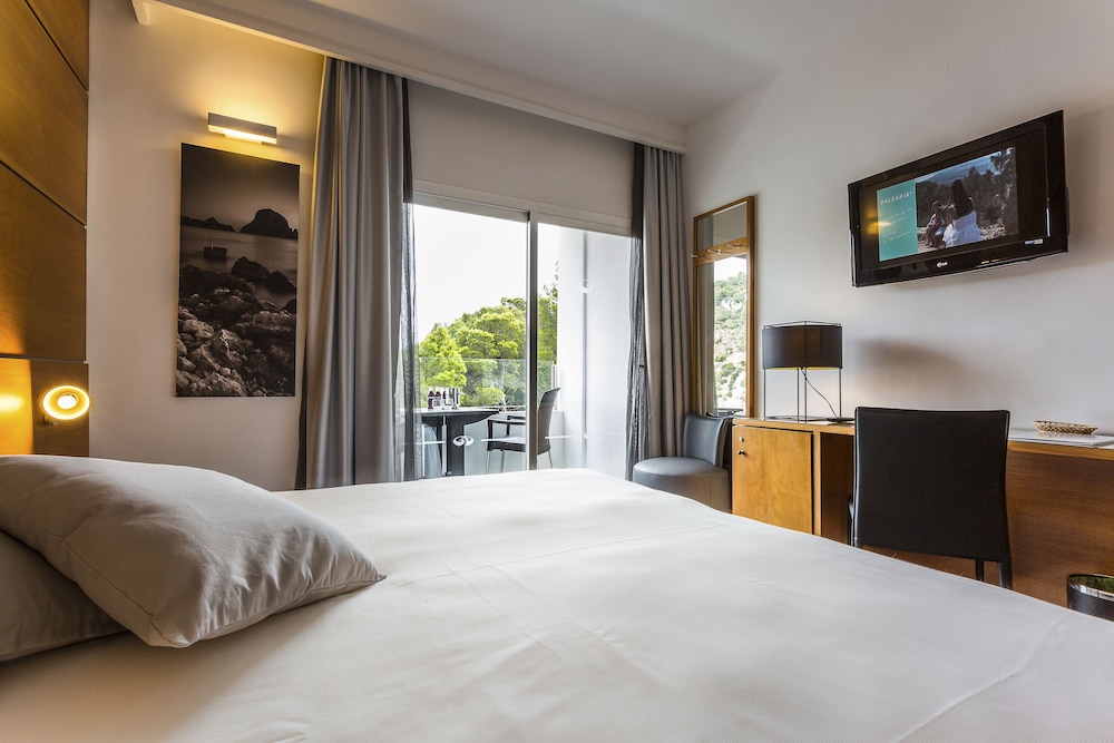 Palladium Hotel Cala Llonga - Adults Only — Hotel rooms in Santa Eulalia, Balearic Islands