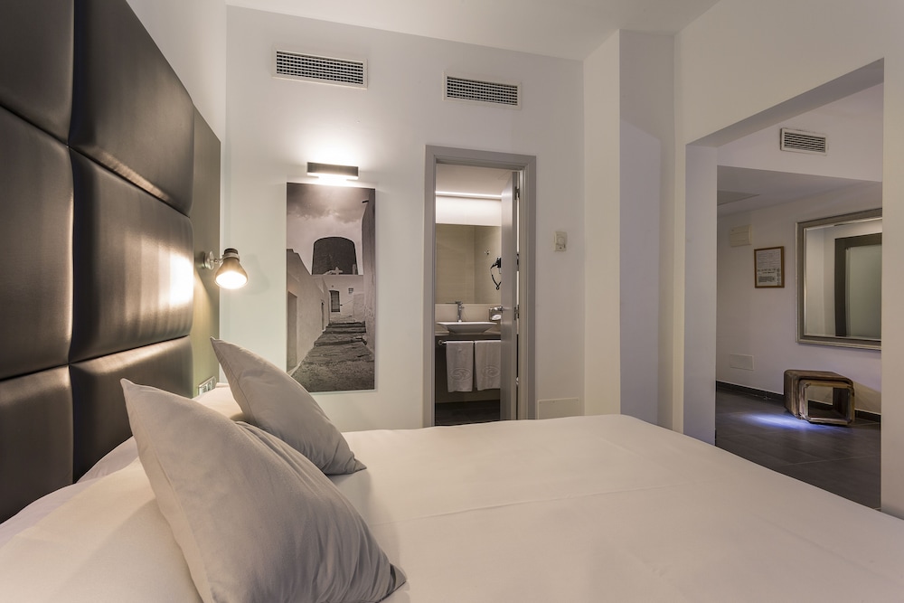 Palladium Hotel Cala Llonga - Adults Only — Hotel rooms in Santa Eulalia, Balearic Islands
