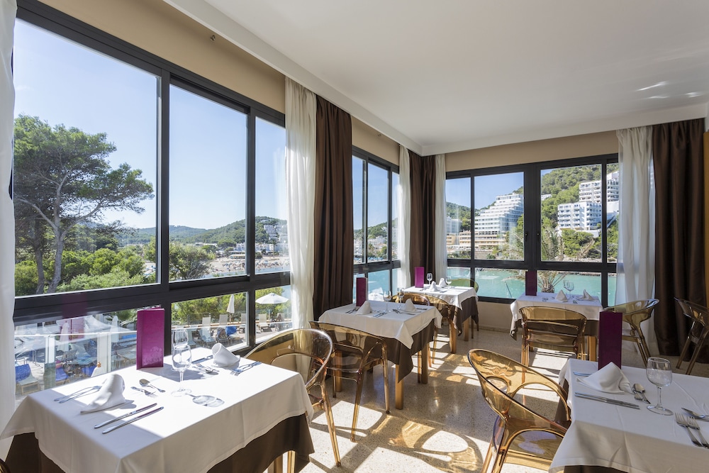 Palladium Hotel Cala Llonga - Adults Only — Hotel rooms in Santa Eulalia, Balearic Islands