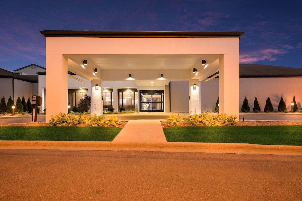 Sonesta Select Detroit Auburn Hills — Hotel building in Auburn Hills, Michigan