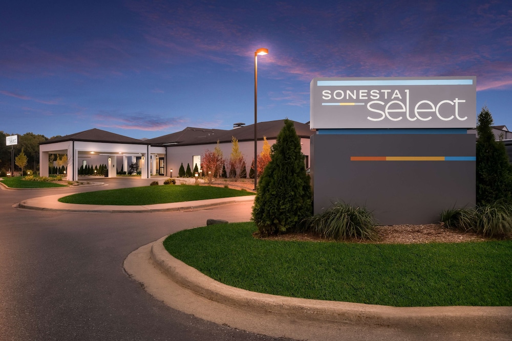 Sonesta Select Detroit Auburn Hills — Hotel building in Auburn Hills, Michigan