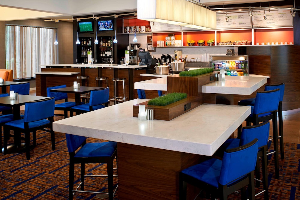 Sonesta Select Detroit Auburn Hills — Restaurant & bars in Auburn Hills, Michigan