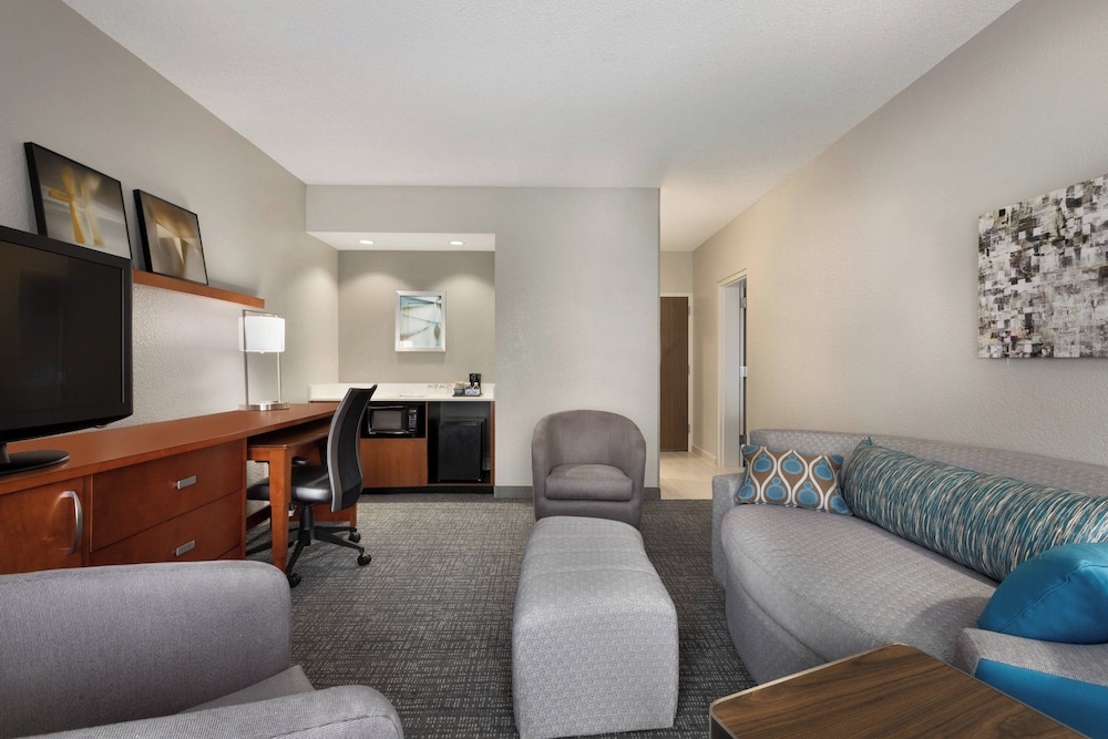 Courtyard by Marriott Fort Myers Cape Coral — Hotel rooms in Fort Myers, Florida