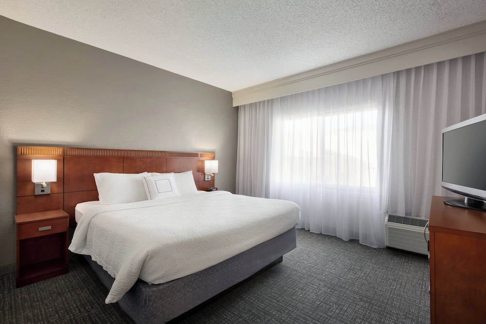 Courtyard by Marriott Fort Myers Cape Coral — Hotel rooms in Fort Myers, Florida