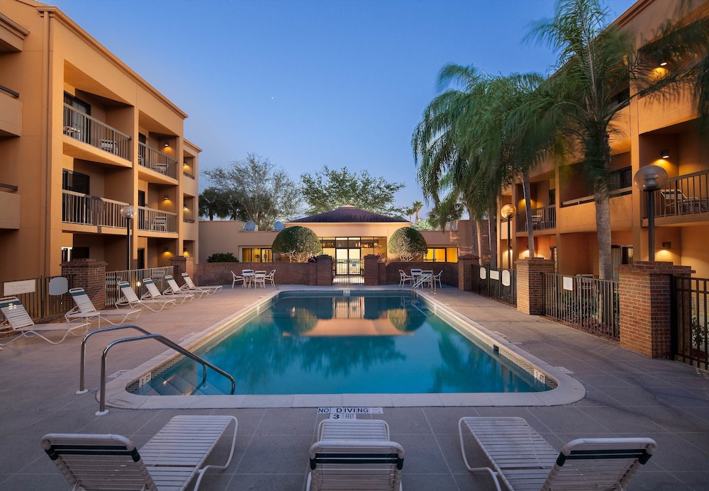 Courtyard by Marriott Fort Myers Cape Coral — Swimming pool in Fort Myers, Florida