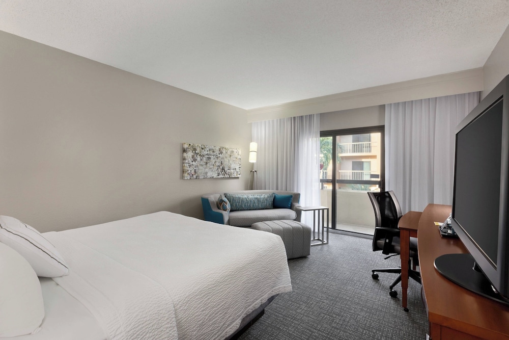 Courtyard by Marriott Fort Myers Cape Coral — Hotel rooms in Fort Myers, Florida