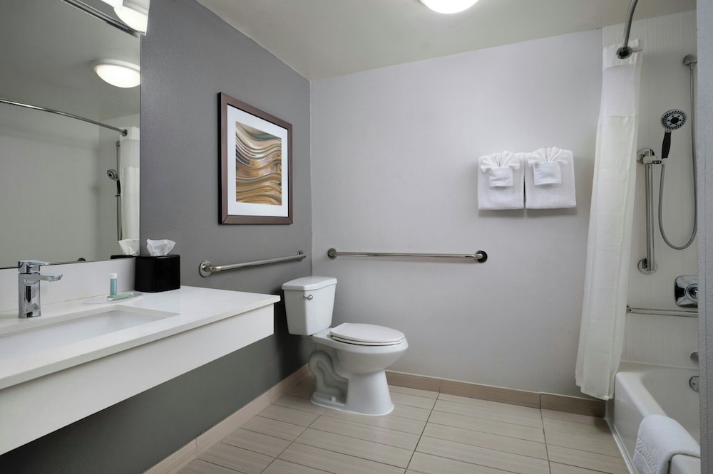 Courtyard by Marriott Fort Myers Cape Coral — Hotel rooms in Fort Myers, Florida