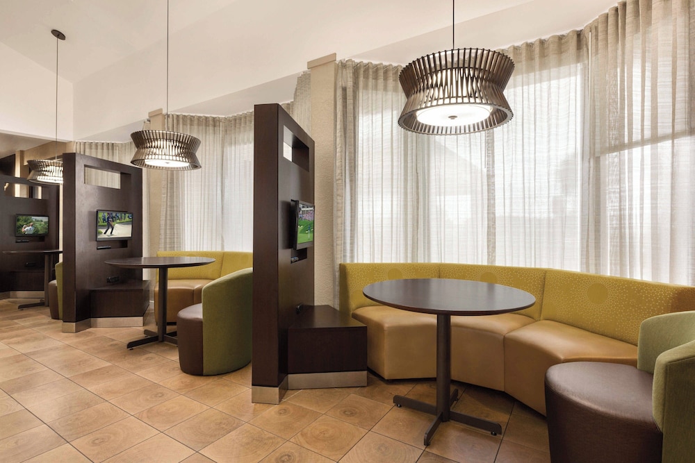 Courtyard by Marriott Fort Myers Cape Coral — Restaurant & bars in Fort Myers, Florida
