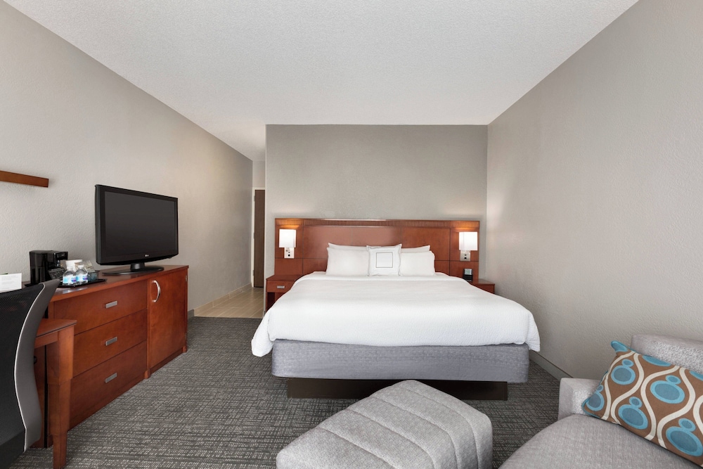 Courtyard by Marriott Fort Myers Cape Coral — Hotel rooms in Fort Myers, Florida