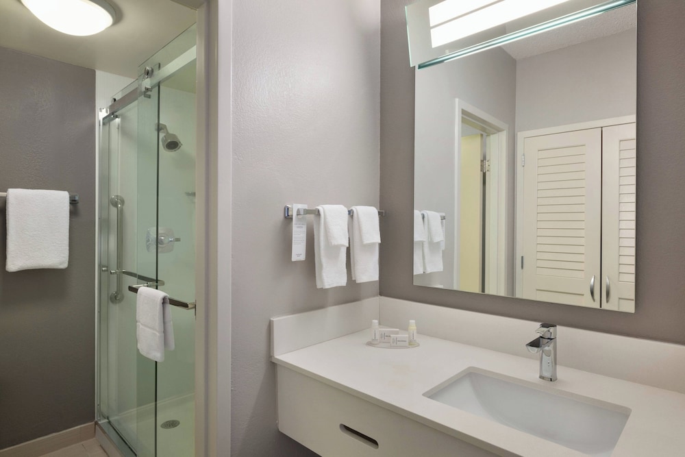 Courtyard by Marriott Fort Myers Cape Coral — Hotel rooms in Fort Myers, Florida