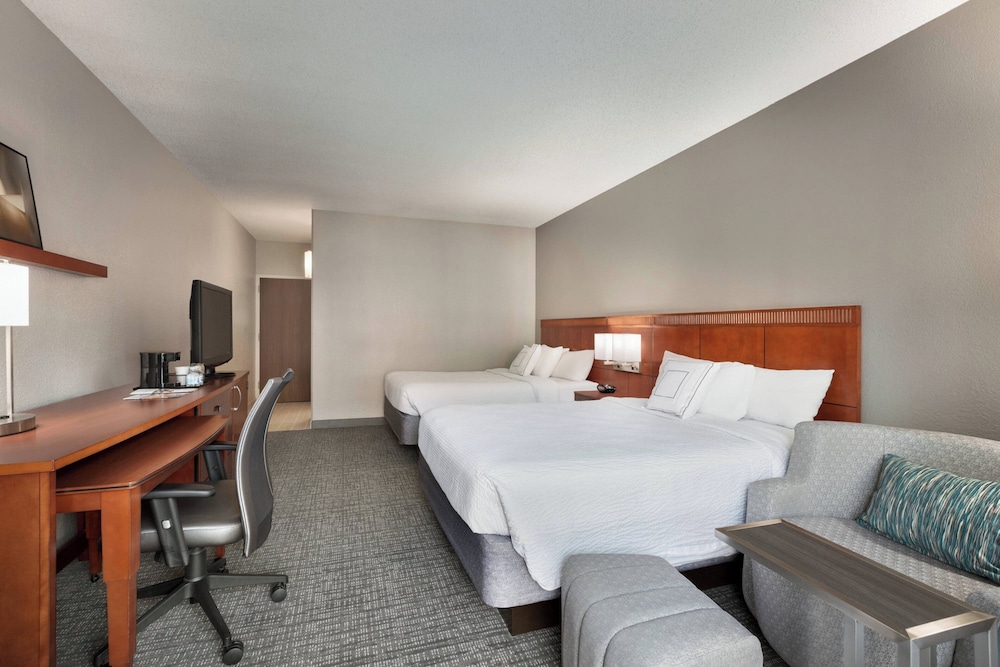 Courtyard by Marriott Fort Myers Cape Coral — Hotel rooms in Fort Myers, Florida