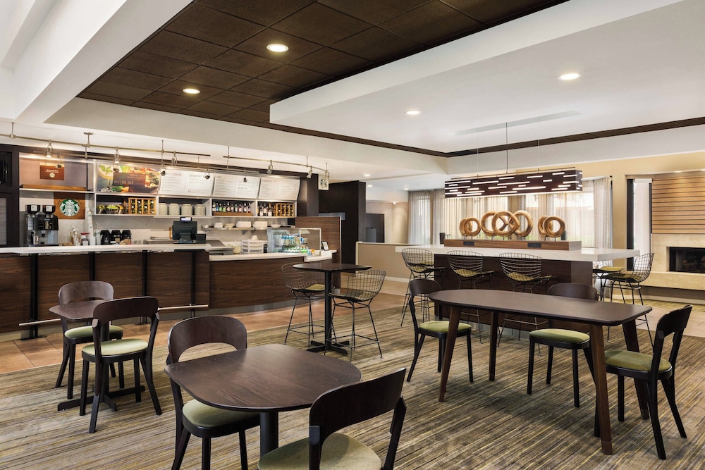 Courtyard by Marriott Fort Myers Cape Coral — Restaurant & bars in Fort Myers, Florida