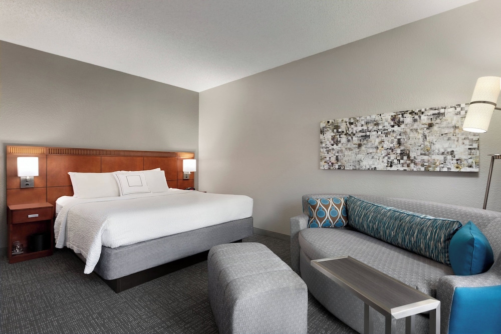 Courtyard by Marriott Fort Myers Cape Coral — Hotel rooms in Fort Myers, Florida