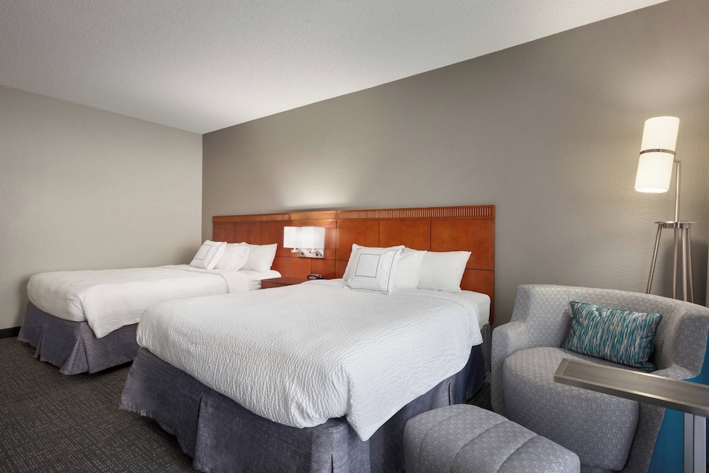 Courtyard by Marriott Fort Myers Cape Coral — Hotel rooms in Fort Myers, Florida