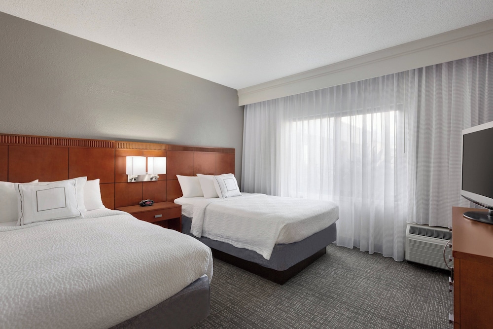 Courtyard by Marriott Fort Myers Cape Coral — Hotel rooms in Fort Myers, Florida