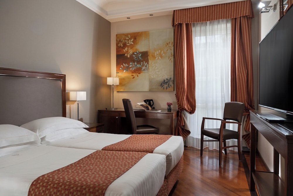 Grand Hotel Adriatico — Hotel rooms in Florence, Tuscany