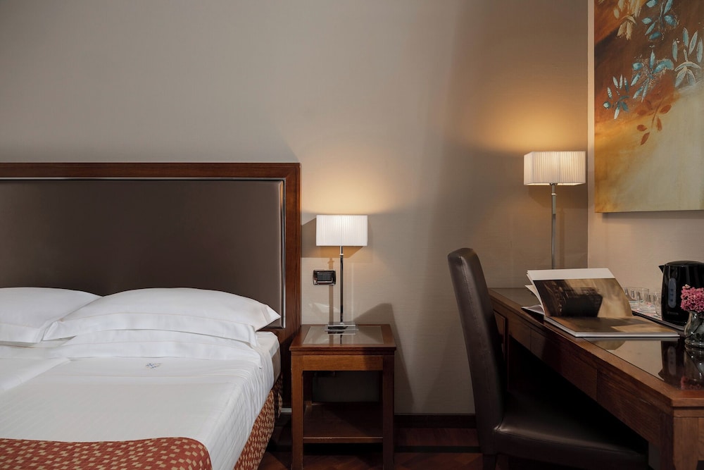 Grand Hotel Adriatico — Hotel rooms in Florence, Tuscany