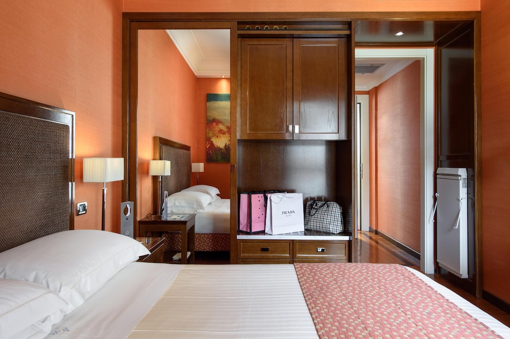 Grand Hotel Adriatico — Hotel rooms in Florence, Tuscany