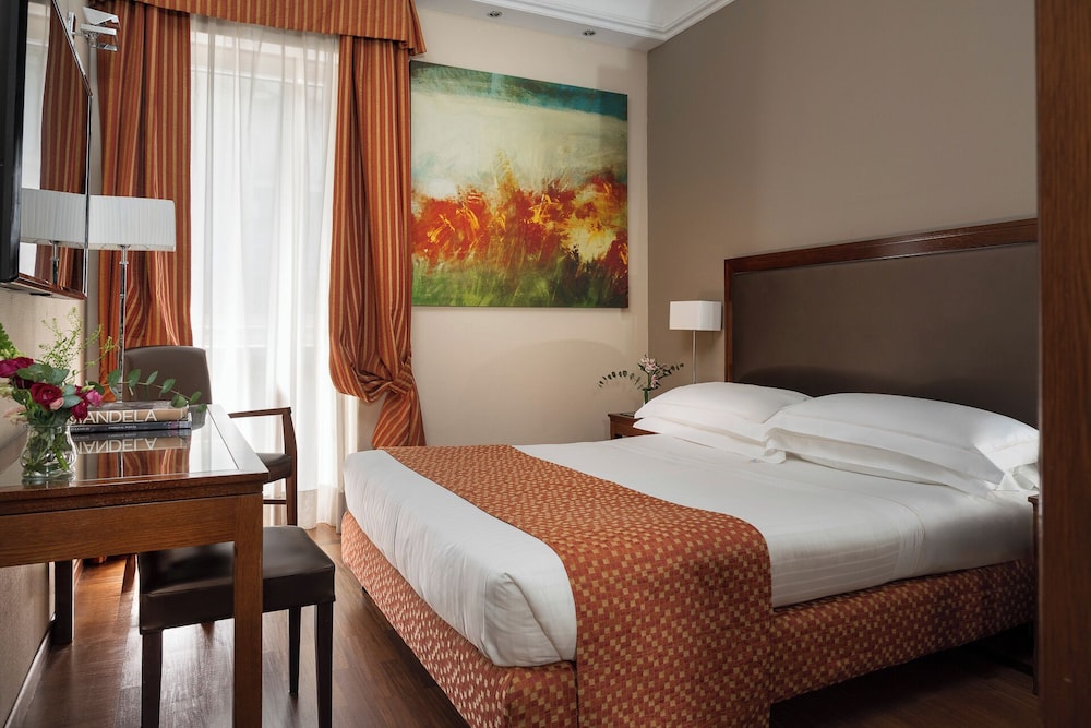 Grand Hotel Adriatico — Hotel rooms in Florence, Tuscany