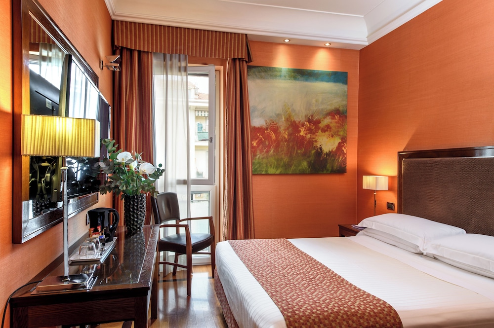 Grand Hotel Adriatico — Hotel rooms in Florence, Tuscany