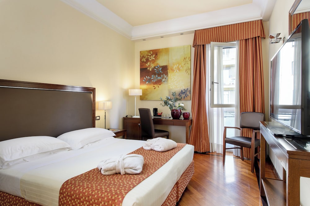 Grand Hotel Adriatico — Hotel rooms in Florence, Tuscany