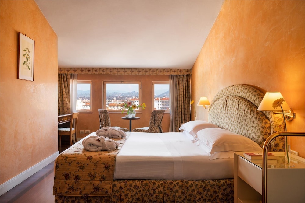 Grand Hotel Adriatico — Hotel rooms in Florence, Tuscany