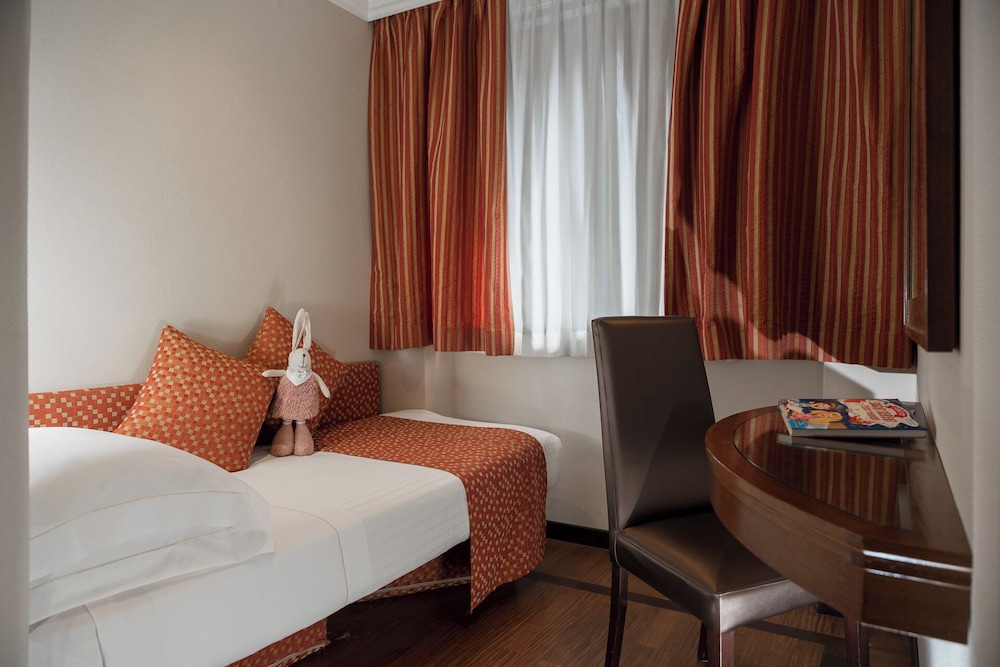 Grand Hotel Adriatico — Hotel rooms in Florence, Tuscany